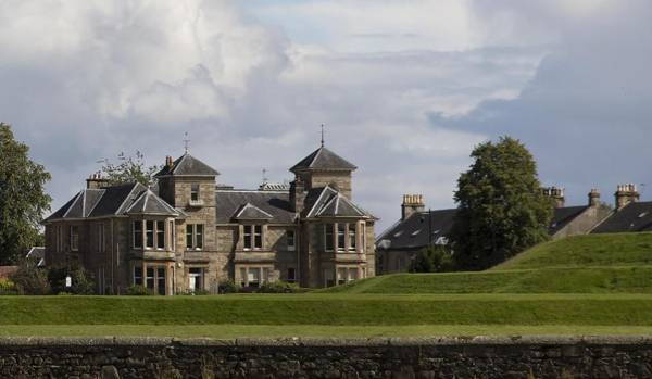 Royal Gardens Apartments