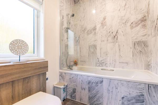 The Waterhole Lodge with Hot Tub