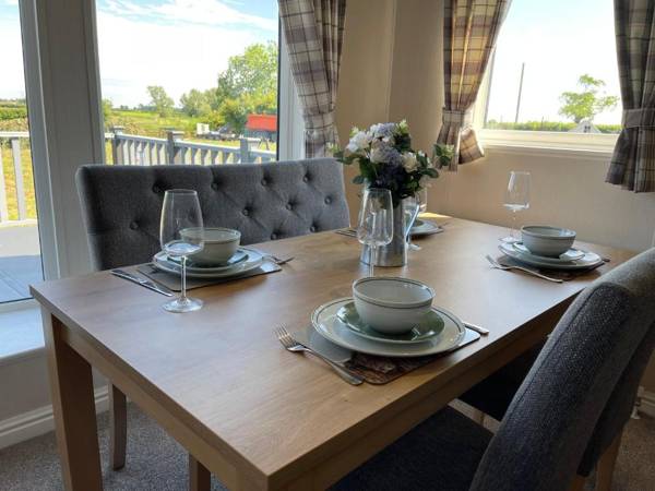 Brand new 2 bedroom luxury lodge sleeps 6