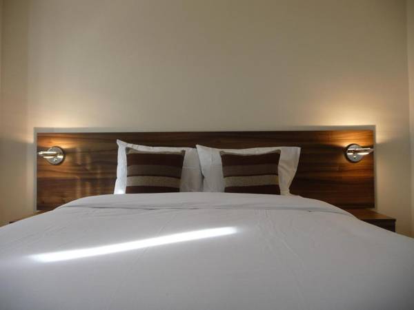 Langley Guest House by Metro -Perfect for Contractors & Big groups