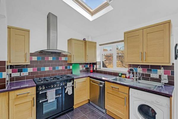 Heathrow Living St Annes Service House 5 bedrooms