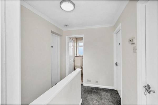 Heathrow Living St Annes Service House 5 bedrooms