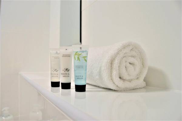 Book our Royal Suite today! Elegant spacious 2 bed apartment in the city centre - perfect for work or leisure!