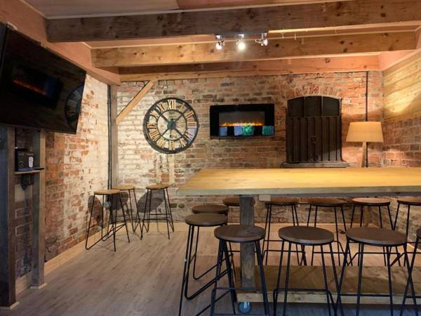 The Carriage House. Sleeps 18+. York.