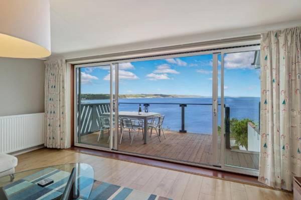 Cystanog Fach - Spectacular Sea Views Balcony and Terrace Parking