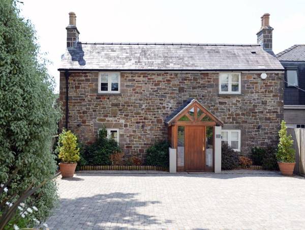 Priory Cottage - Luxury Cottage Near to Beach