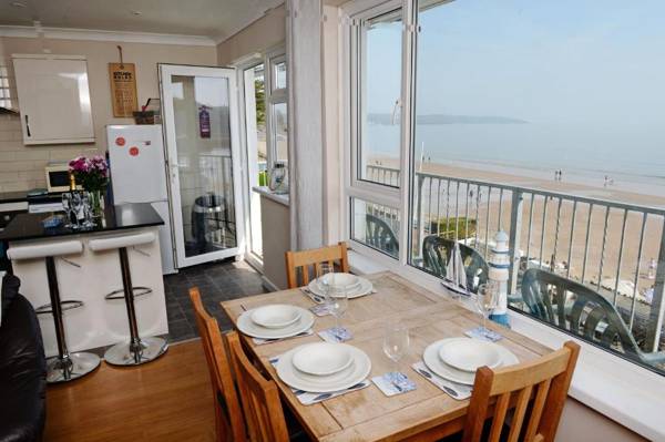 Sea Urchins Apartment - Sea Front Apartment with Views Pet Friendly