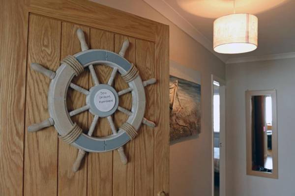 Sea Urchins Apartment - Sea Front Apartment with Views Pet Friendly