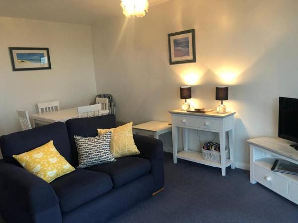 Swn Y Tonnau - Sea Front Apartment Spectacular Sea Views Parking Direct Beach Access