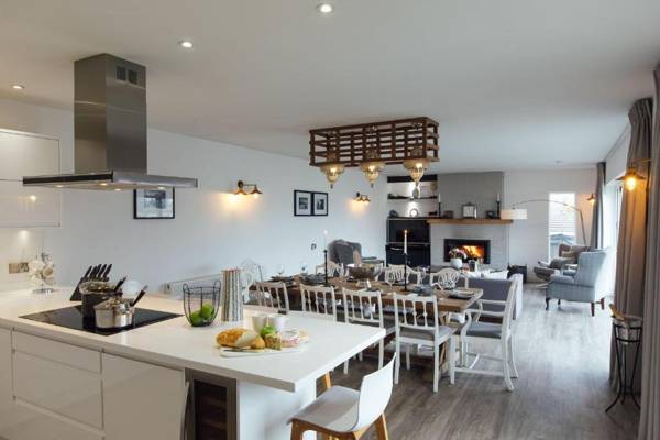 The Hawthorns - Large Luxury Cottage Hot Tub Sea Views