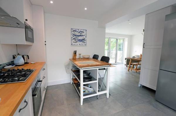 Valley Retreat - Peaceful Location Walk to Beach Parking