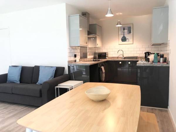 Coedrath Park 14 - Short Walk to Beach Ground Floor Parking