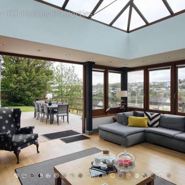 Oaktree Lodge - Luxury Cottage Hot Tub Sea Views