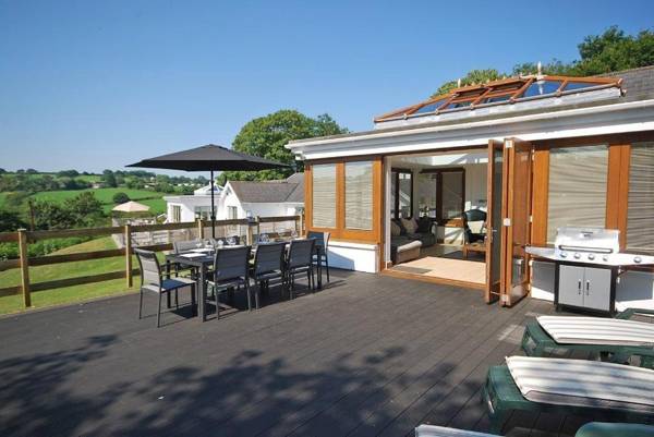 Oaktree Lodge - Luxury Cottage Hot Tub Sea Views