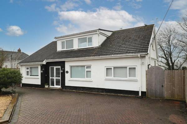 Plas Gwyn - Walk to Beach Parking Enclosed Garden