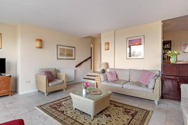 Glendale Cottage - Sea Views Beach Access Hot Tub