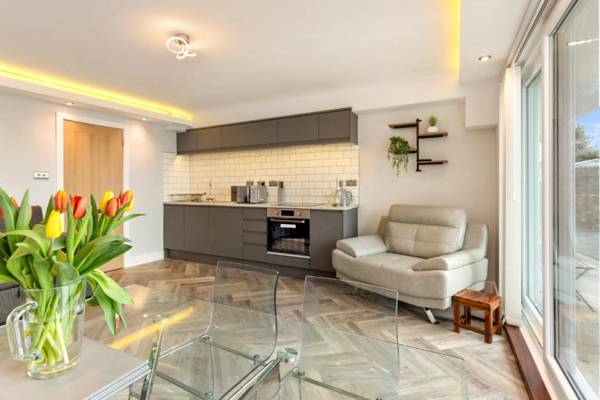 Pleasant View - Direct Beach Access Sea Views and Parking