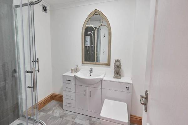 Host & Stay - Amber Shores