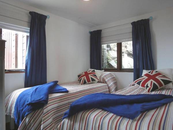 Seagulls Nest Whitsand Bay