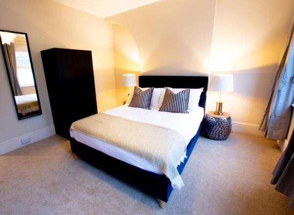 Salisbury Residence by Charles Hope