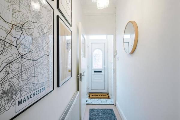 Rest & Recharge in Salford nr MediaCityUK (4 bedrooms 6 beds 2 bathrooms Free Parking)