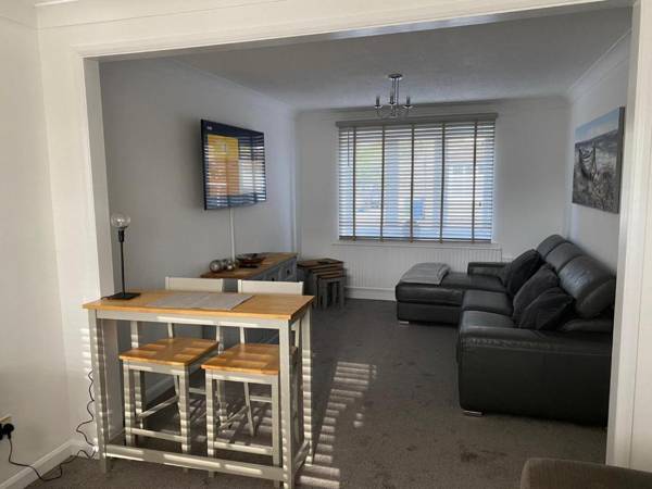 Riverside Park Ground Floor Apartment - St Neots