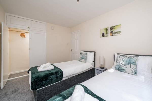 Redhill Surrey 2 Bedroom Pet Friendly Apartment