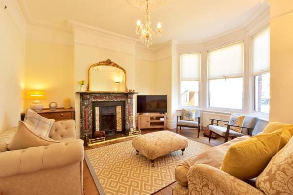 Bellevue Road - Stunning 3 storey home only a stones throw away from the beach