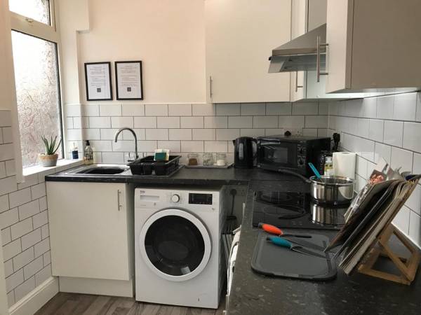 Bright Spacious 3-bed with office & patio Preston