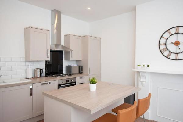 Flat A - Hereford House - Beautiful 1 Bedroom 1 Bathroom ground floor apartment in Central Southsea