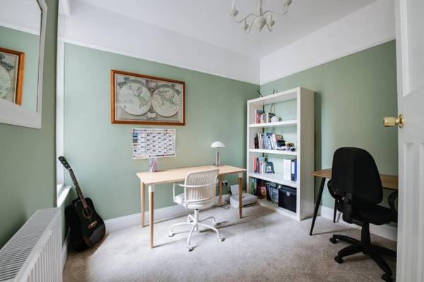 Workspace - Super stylish large 3 bedroom Victorian House in Southsea