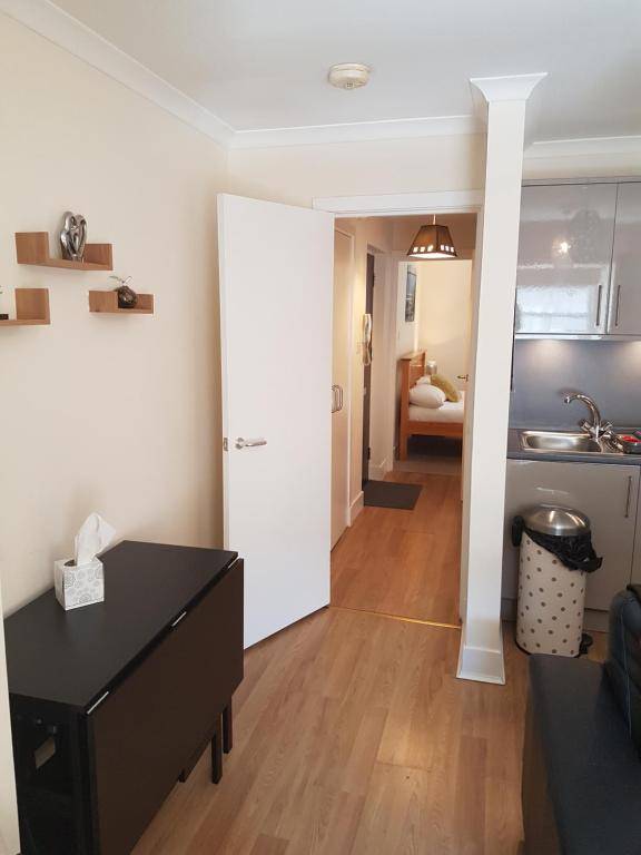 4B Wentworth Street Apartment