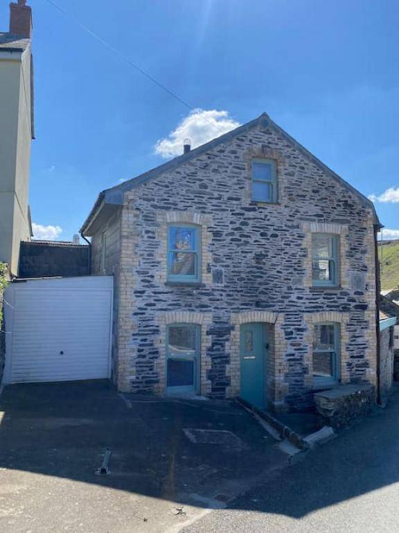 Atlantic Cottage Port Isaac 2 bedroom with parking