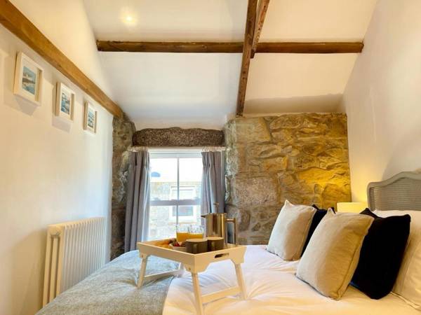 Cosy Cornish character cottage near the sea!