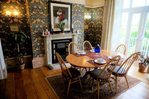 Spacious Town House with Swimming Pool