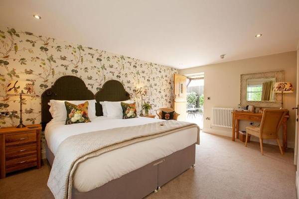 The Fox and Hounds Country Inn