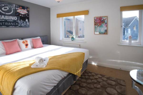 Bank Side House by KVM Serviced Accommodation