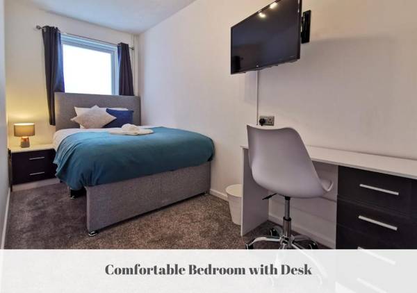 Workspace - 6 Bedroom Contractor House with Free Parking Free WiFi and Free Netflix - Clayton House by Your Lettings Peterborough