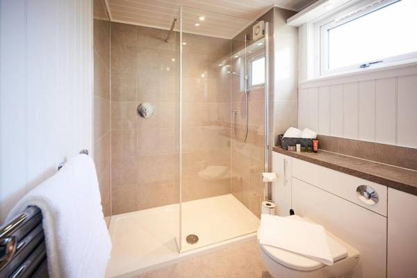 Silverwood Luxury Lodges & Bistro Barn