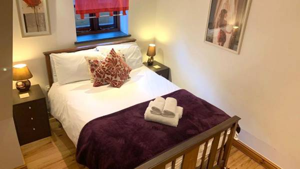 Penthouse 3 - Spacious Harbourside Apartment with Stunning Sea Views