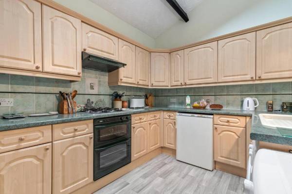 The Hollies - Short Walk to Beach Peaceful Location Parking