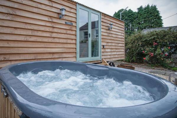 Willow - 1 Bedroom Shepherds Hut - Amroth