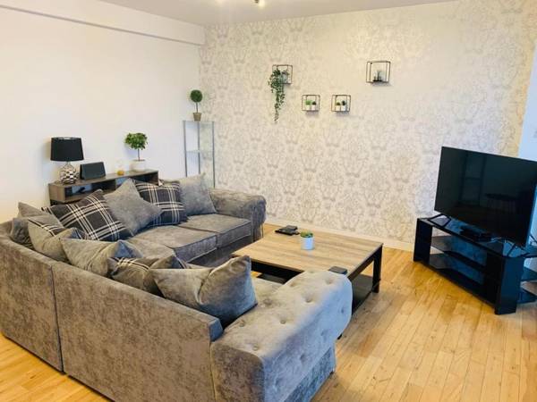 Modern 2 Bed Apartment Close to Gla Airport & M8