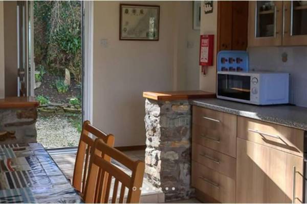Thyme cottage with hot tub hire and parking Padstow Cornwall SATURDAY CHANGE 7 DAY STAYS ONLY