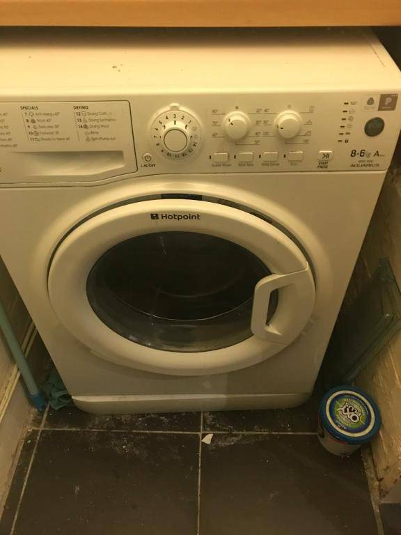 3 bed house ideal for a group sleeps up to 6 with garden and free parking