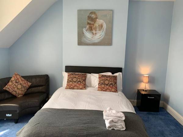 Spacious 5 Bed Apartment Ideal for Contractors with parking in Iffley Oxford by BedsAway