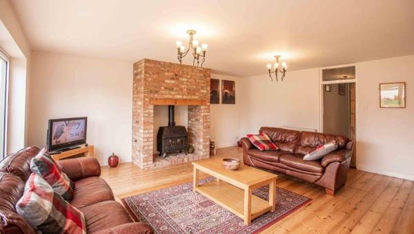 Very spacious Victorian 4 bedroom house with lovely garden and parking in North Oxford