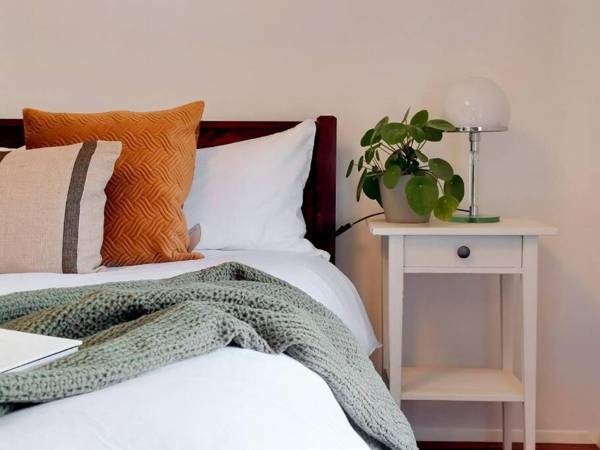 Stunning Riverside Oxford Apartment with Parking