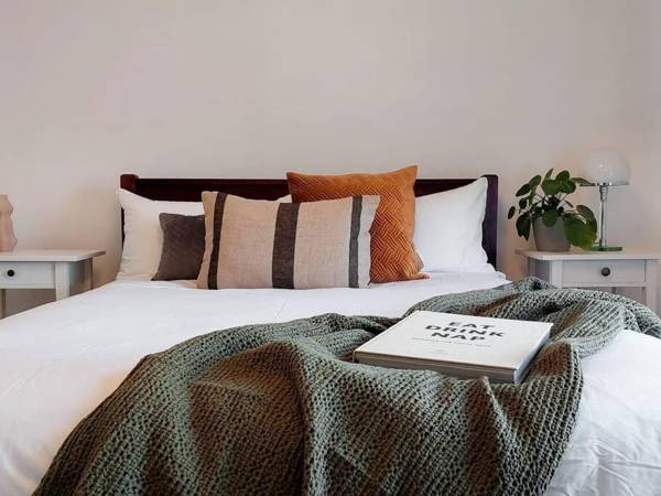 Stunning Riverside Oxford Apartment with Parking