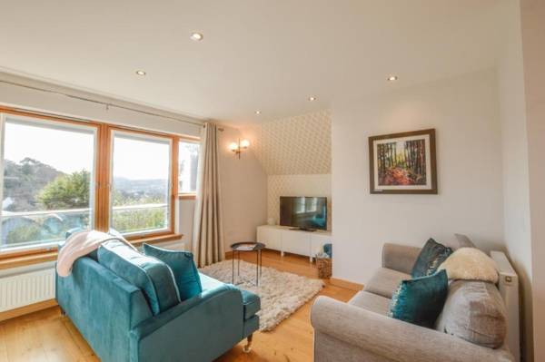 Rowan Tree Apartment - A modern quiet hideaway with sweeping views across Oban